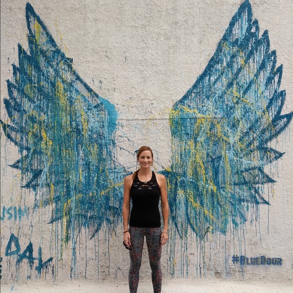 Meet your Posher, Lori - Picture 2 of 5